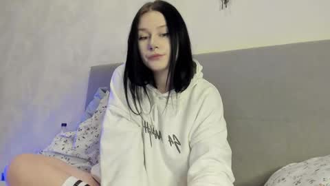 Snapshot of alinegreeeen chatting on 11-20-25, 04:23 Aline Greeeen online show from 11-20-25, 04:23