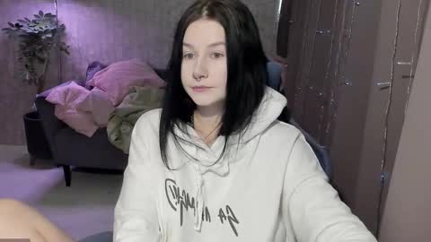 Snapshot of alinegreeeen chatting on 11-25-25, 08:36 Aline Greeeen online show from 11-25-25, 08:36