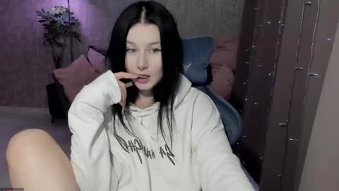 Snapshot of alinegreeeen chatting on 12-14-25, 08:09 Aline Greeeen online show from 12-14-25, 08:09