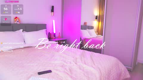 Alisa but you can call me Molli  online show from 03-10-25, 03:41