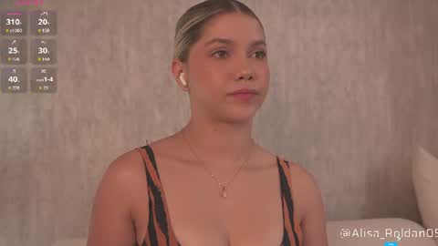 Snapshot of alisa_roldan chatting on 06-26-26, 01:04 online show from 06-26-26, 01:04