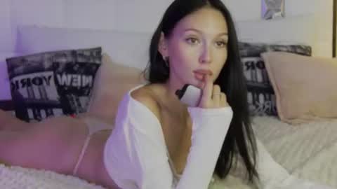 Snapshot of alisa_tiny chatting on 06-30-26, 05:30 Stefa online show from 06-30-26, 05:30