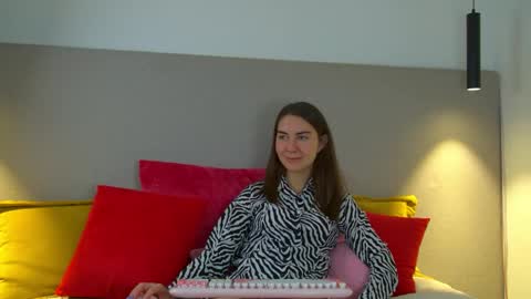 Snapshot of alisaalarie chatting on 05-08-26, 06:41 Alisa online show from 05-08-26, 06:41