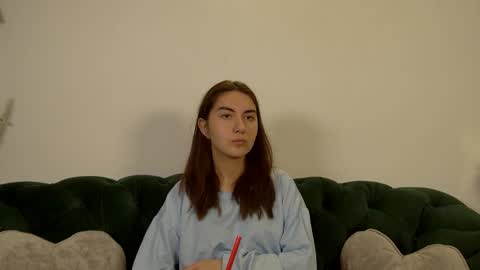 Snapshot of alisaalarie chatting on 05-17-26, 07:06 Alisa online show from 05-17-26, 07:06