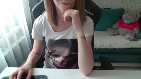 Snapshot of alisarogsx chatting on 05-21-26, 04:36 AlisaRogsx online show from 05-21-26, 04:36