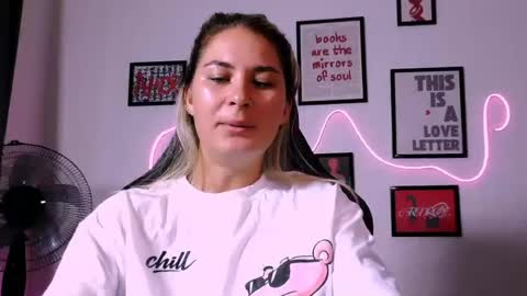 Snapshot of alisarossy chatting on 07-20-26, 01:02 Alisa online show from 07-20-26, 01:02