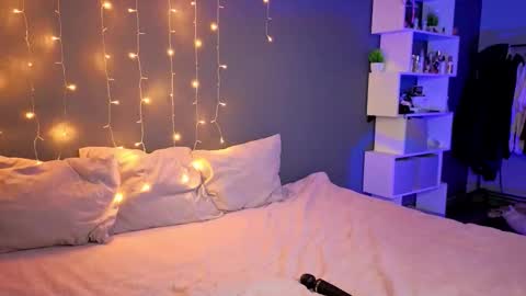 Alisha online show from 10-28-25, 01:58