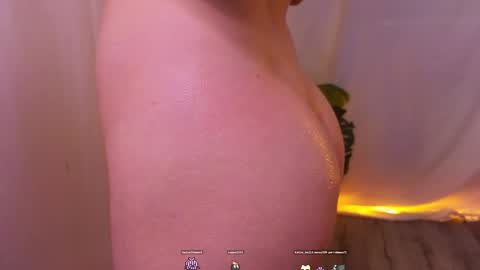 Snapshot of alisia_spinnet chatting on 12-14-24, 01:16 Alisia online show from 12-14-24, 01:16