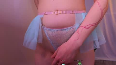 Snapshot of alisia_spinnet chatting on 12-16-24, 01:22 Alisia online show from 12-16-24, 01:22