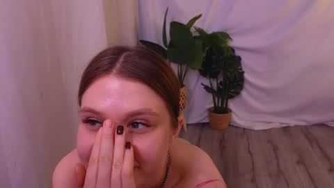 Snapshot of alisia_spinnet chatting on 12-20-24, 02:05 Alisia online show from 12-20-24, 02:05