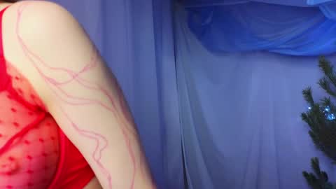 Snapshot of alisia_spinnet chatting on 12-24-24, 10:33 Alisia online show from 12-24-24, 10:33