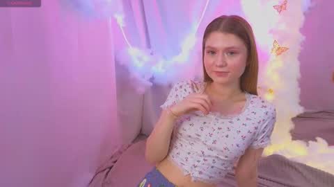 Snapshot of alisia_spinnet chatting on 10-13-25, 11:21 Alisia online show from 10-13-25, 11:21
