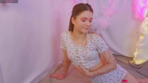 Snapshot of alisia_spinnet chatting on 10-18-25, 04:30 Alisia online show from 10-18-25, 04:30