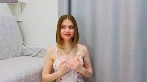 Snapshot of alisia_spinnet chatting on 06-11-26, 12:47 Alisia online show from 06-11-26, 12:47