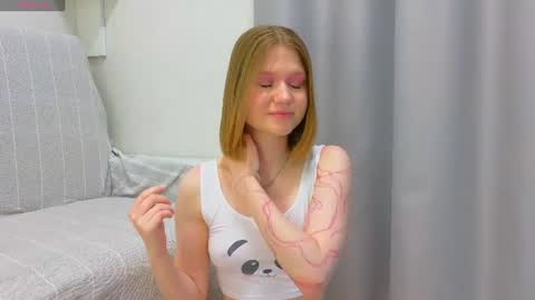 Snapshot of alisia_spinnet chatting on 06-19-26, 02:32 Alisia online show from 06-19-26, 02:32