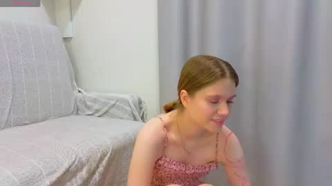 Snapshot of alisia_spinnet chatting on 06-22-26, 04:04 Alisia online show from 06-22-26, 04:04