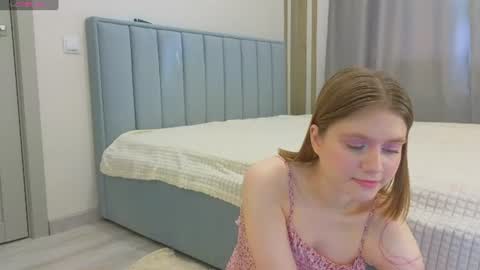Snapshot of alisia_spinnet chatting on 08-06-26, 01:35 Alisia online show from 08-06-26, 01:35