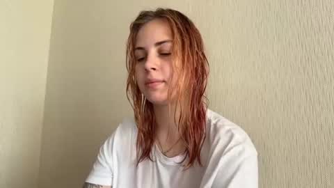 Snapshot of alismoona chatting on 06-11-26, 06:22 Alisa online show from 06-11-26, 06:22