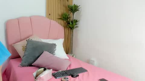 Snapshot of alison_carde05 chatting on 11-26-25, 11:33 Alison online show from 11-26-25, 11:33