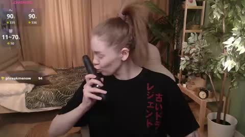 Snapshot of alison_doody chatting on 04-25-26, 07:44 Alison online show from 04-25-26, 07:44