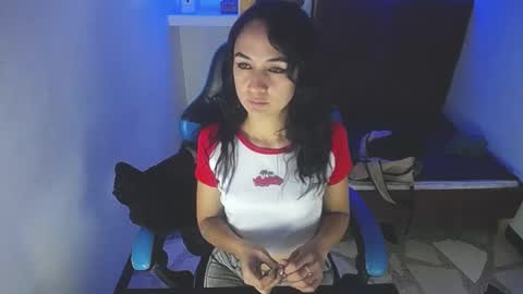 Snapshot of alison_moon7 chatting on 09-17-25, 01:02 ALISON MOON online show from 09-17-25, 01:02