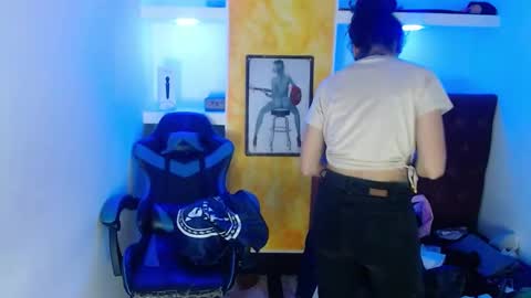 Snapshot of alison_moon7 chatting on 09-18-25, 01:46 ALISON MOON online show from 09-18-25, 01:46