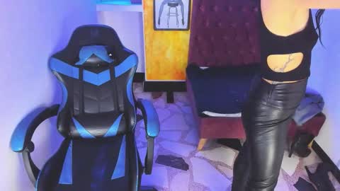 Snapshot of alison_moon7 chatting on 09-22-25, 11:45 ALISON MOON online show from 09-22-25, 11:45