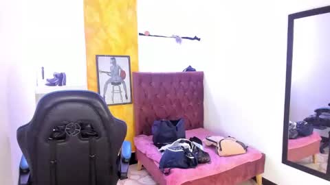 Snapshot of alison_moon7 chatting on 10-11-25, 11:53 ALISON MOON online show from 10-11-25, 11:53