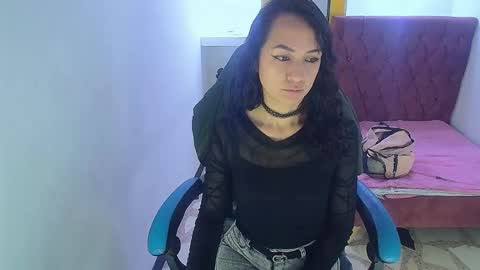 Snapshot of alison_moon7 chatting on 10-21-25, 11:44 ALISON MOON online show from 10-21-25, 11:44