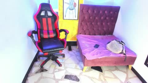 Snapshot of alison_moon7 chatting on 11-05-25, 11:10 ALISON MOON online show from 11-05-25, 11:10