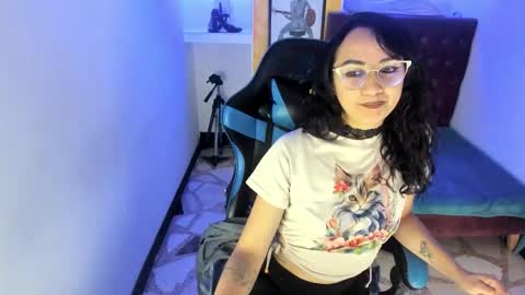 Snapshot of alison_moon7 chatting on 11-14-25, 01:21 ALISON MOON online show from 11-14-25, 01:21