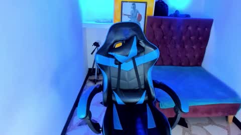 Snapshot of alison_moon7 chatting on 11-18-25, 12:20 ALISON MOON online show from 11-18-25, 12:20