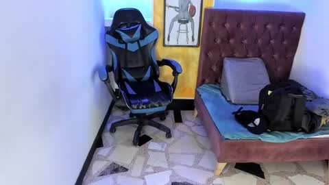 Snapshot of alison_moon7 chatting on 11-28-25, 11:46 ALISON MOON online show from 11-28-25, 11:46