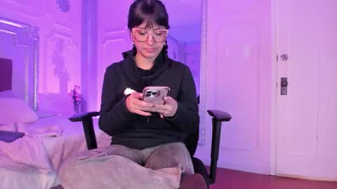 Alison Fishert online show from 11-14-25, 12:04