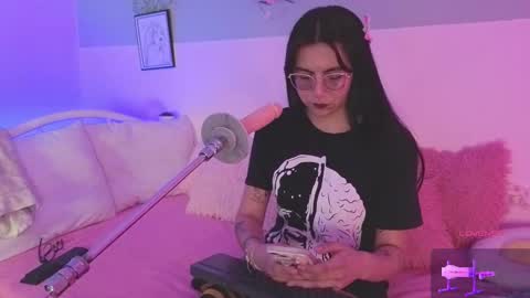 Snapshot of alissa_cute1 chatting on 03-22-26, 08:23 Mia online show from 03-22-26, 08:23