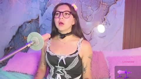 Snapshot of alissa_cute1 chatting on 04-19-26, 08:22 Mia online show from 04-19-26, 08:22