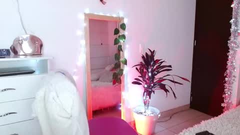 Snapshot of alissesallie_ chatting on 12-10-24, 02:05 alissesallie_ online show from 12-10-24, 02:05
