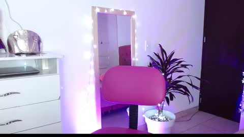 Snapshot of alissesallie_ chatting on 01-07-25, 04:50 alissesallie_ online show from 01-07-25, 04:50