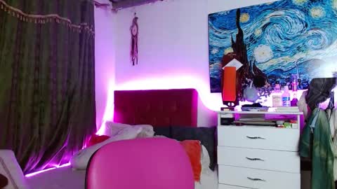 Snapshot of alissesallie_ chatting on 10-24-25, 02:08 alissesallie_ online show from 10-24-25, 02:08