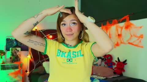 Alisson IG alisson zafiro27 online show from 10-25-25, 03:36