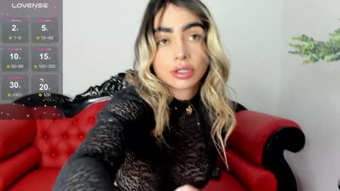 Snapshot of alissondomit chatting on 12-21-24, 05:07 Alisson Domit online show from 12-21-24, 05:07