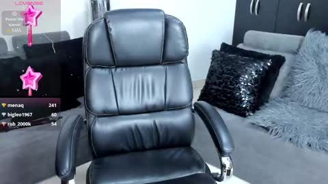 Snapshot of alissondomit chatting on 12-27-24, 02:04 Alisson Domit online show from 12-27-24, 02:04