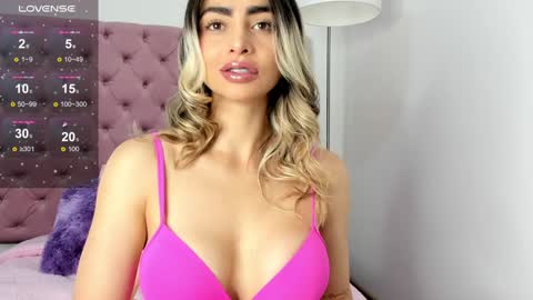 Snapshot of alissondomit chatting on 02-06-25, 02:04 Alisson Domit online show from 02-06-25, 02:04