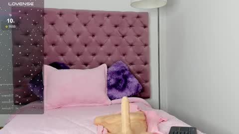 Snapshot of alissondomit chatting on 03-08-25, 08:57 Alisson Domit online show from 03-08-25, 08:57