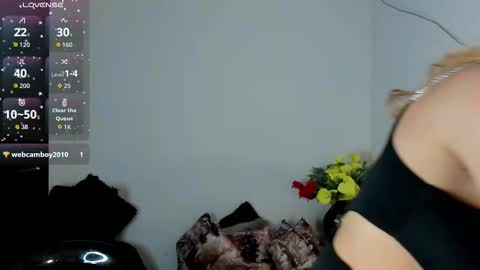 Snapshot of alissondomit chatting on 09-25-25, 05:27 Alisson Domit online show from 09-25-25, 05:27