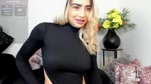 Snapshot of alissondomit chatting on 10-06-25, 02:58 Alisson Domit online show from 10-06-25, 02:58