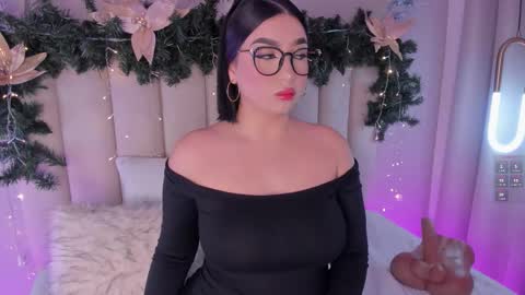 Snapshot of alissyadanger chatting on 12-16-25, 02:38 TATIS online show from 12-16-25, 02:38