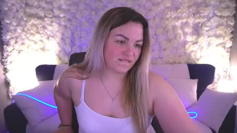 Snapshot of alissyagrayy chatting on 05-11-26, 01:06 alissyagrayy online show from 05-11-26, 01:06