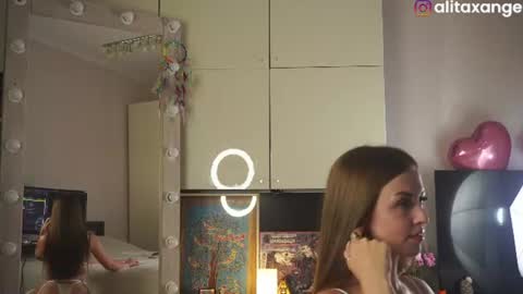 Snapshot of alitaangel_ chatting on 07-20-26, 06:43 A L I T A online show from 07-20-26, 06:43