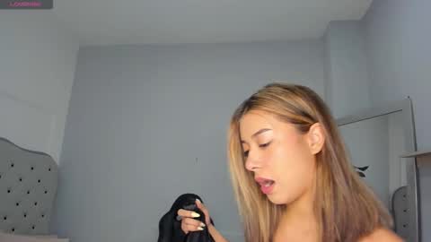 Snapshot of alix_18 chatting on 10-08-25, 11:19 alix_18 online show from 10-08-25, 11:19